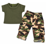 A two-piece 18-inch doll clothing set featuring an olive green short-sleeve top and camouflage cargo pants with buttoned cuffs, displayed on a solid white background.